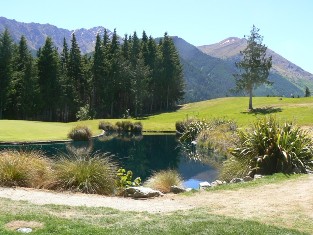 Par 3 10th hole at Kelvin Heights