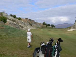 17th approach shot at The Hills